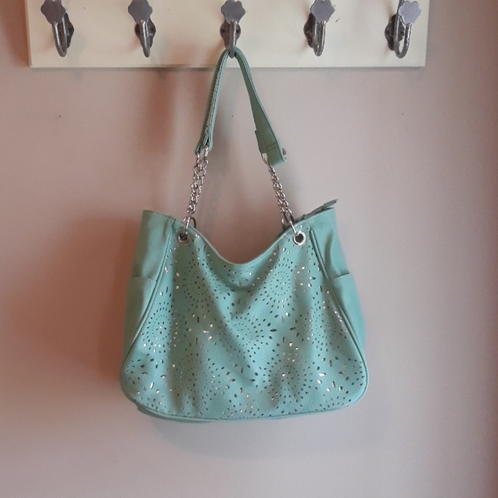 BEAUTIFUL MINT PURSE!